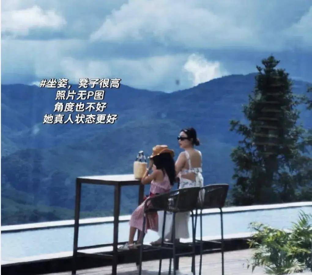 偶遇43岁霍思燕和女儿：穿露背装喝茶发福都不敢认